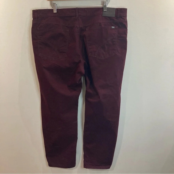 BRAX Sz 42 x 34 Cooper Regular Maroon Burgundy Comfort Slim  Leg Jeans Pants - Picture 9 of 12